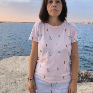 "Бели ружи". Песента, която изпях близо до морето на Молфета. 💓
.
.
.
.
.
#puglia #molfetta #пътуване #italiatravel #singersongwriter #singer #фолклор